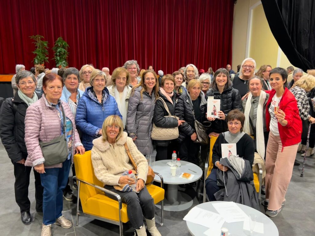 Uns 200 lectors dels clubs de les biblioteques i bibliobusos de l’Anoia es troben amb Gemma Ruiz a Masquefa