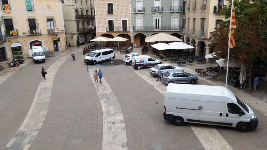 L’Ajuntament d’Igualada vol limitar els vehicles que circulen i estacionen a les zones de vianants