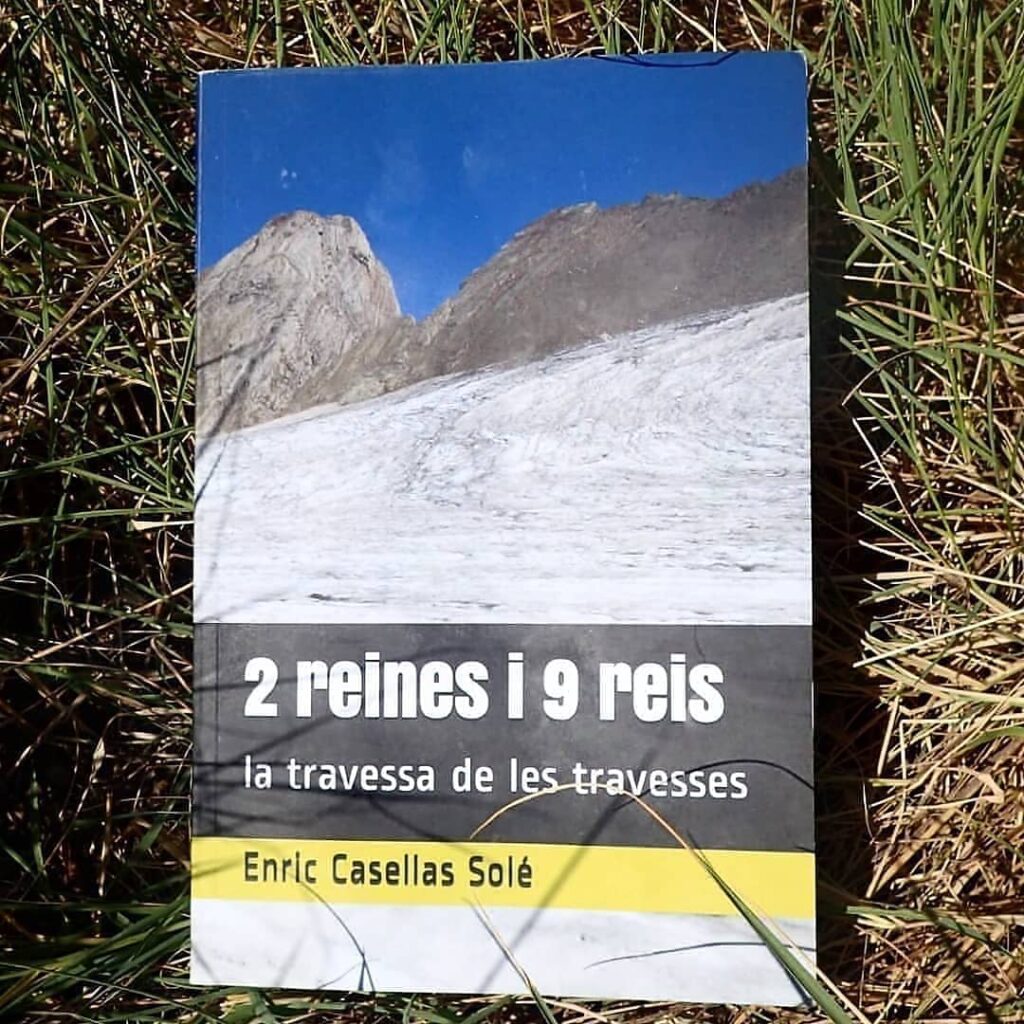 Un llibre recull el periple de dos jubilats anoiencs per ‘2 reines i 9 reis’ dels Pirineus