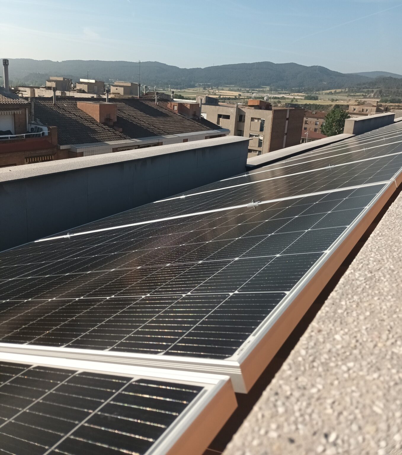 El Residencial ViuB1 posa en marxa una nova instal·lació de 78 plaques fotovoltaiques