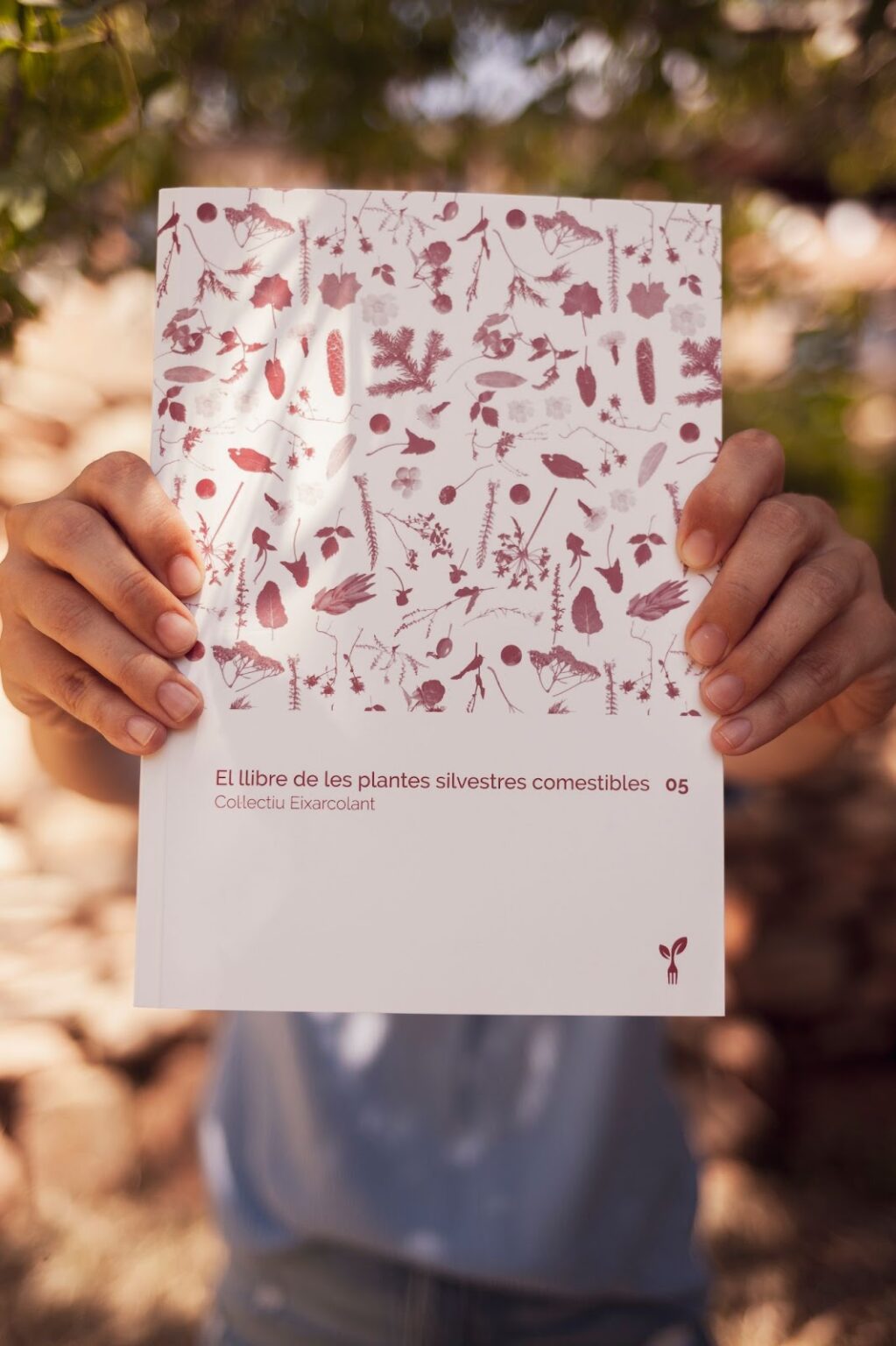 Eixarcolant presenta un nou volum de ‘Els llibres de les plantes silvestres comestibles’