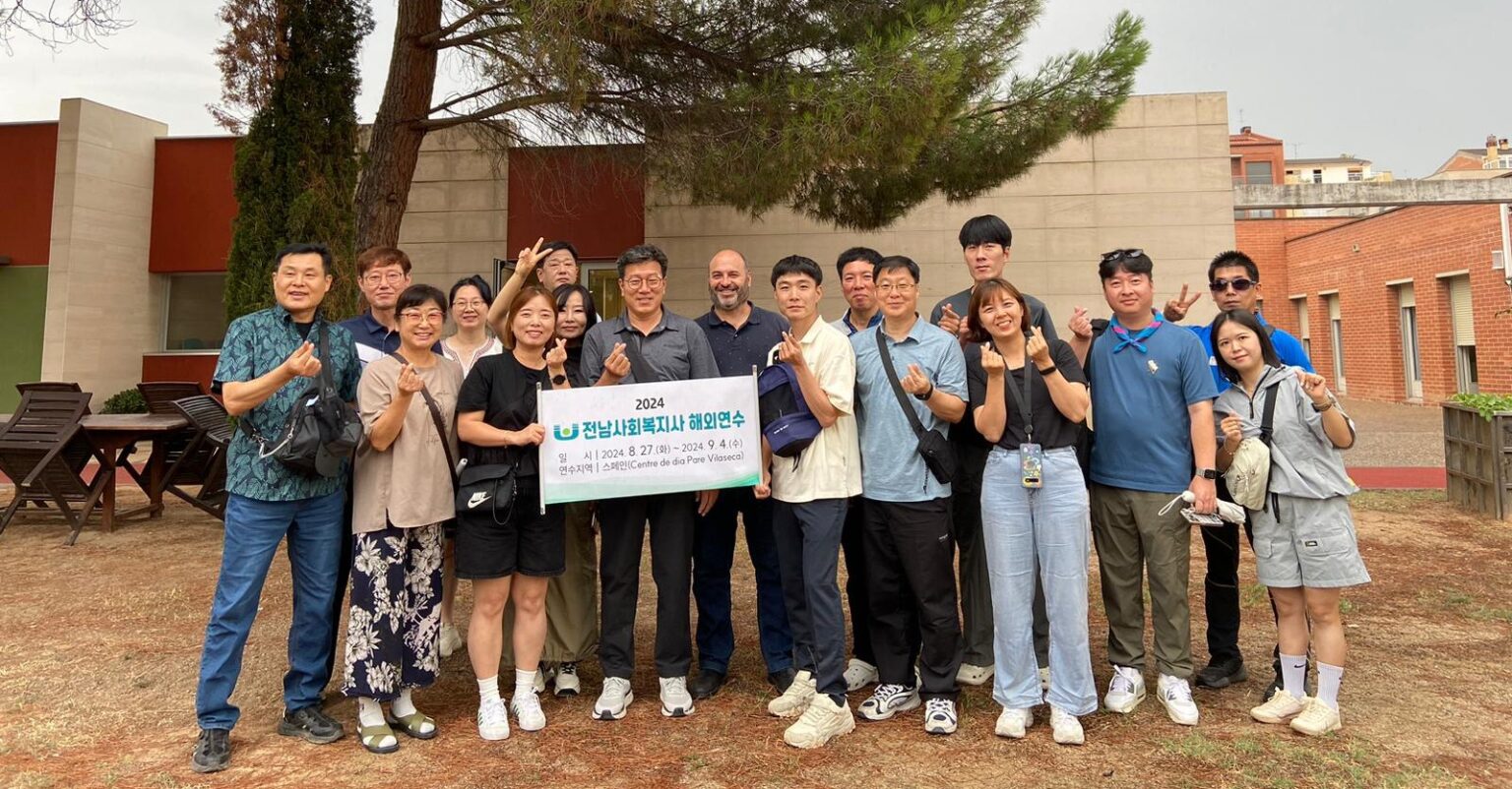 Treballadors socials de Corea del Sud visiten la Residència Pare Vilaseca i el ViuB2