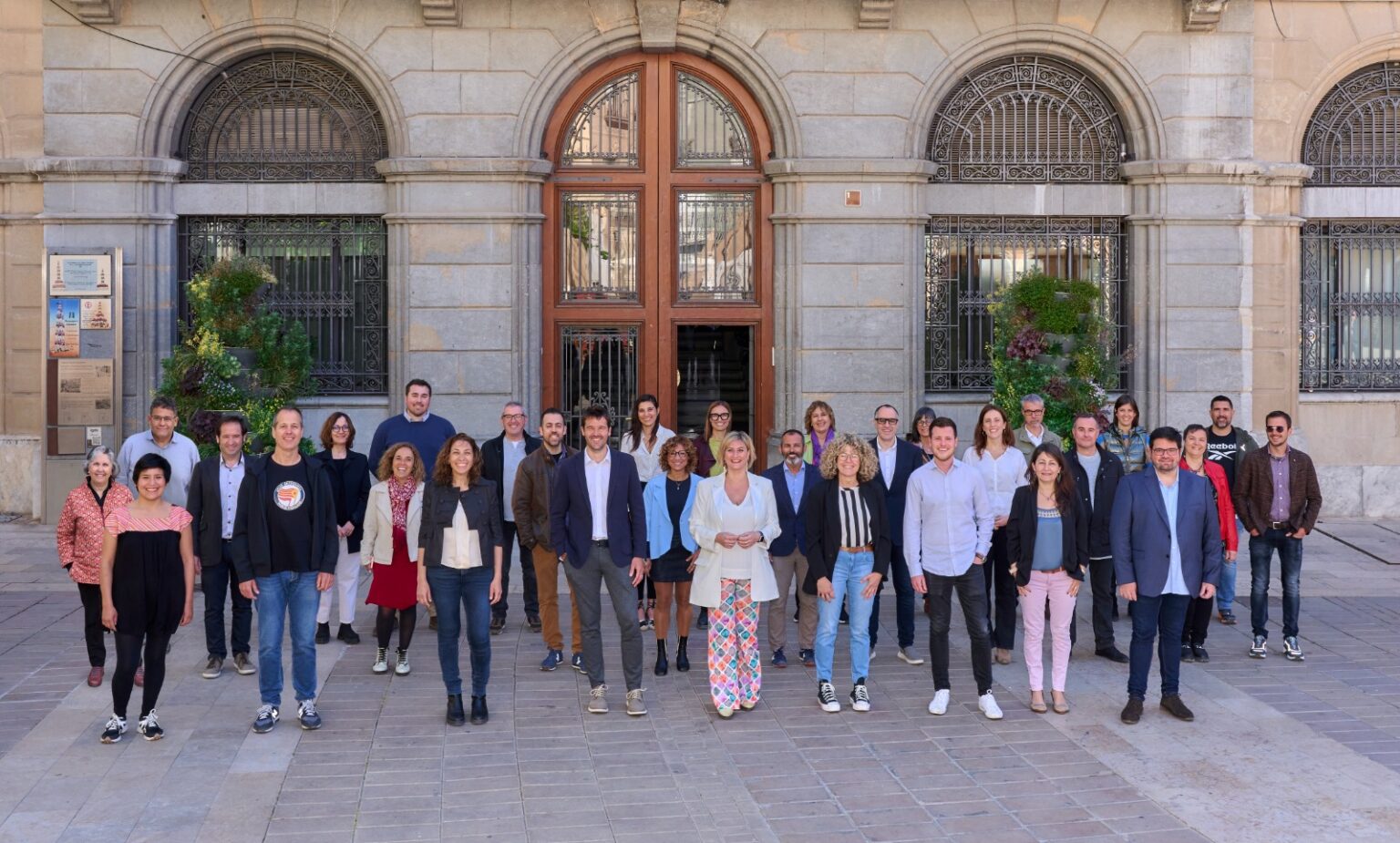 Alba Vergés i Enric Conill presenten la llista electoral amb Meritxell Serret, diumenge en un dinar popular a la plaça Pius XII