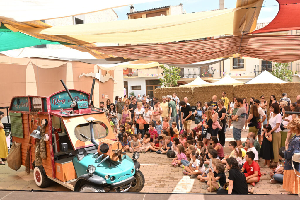 El Festival de Llegendes de Catalunya omple de màgia els carrers i places de Sant Martí de Tous