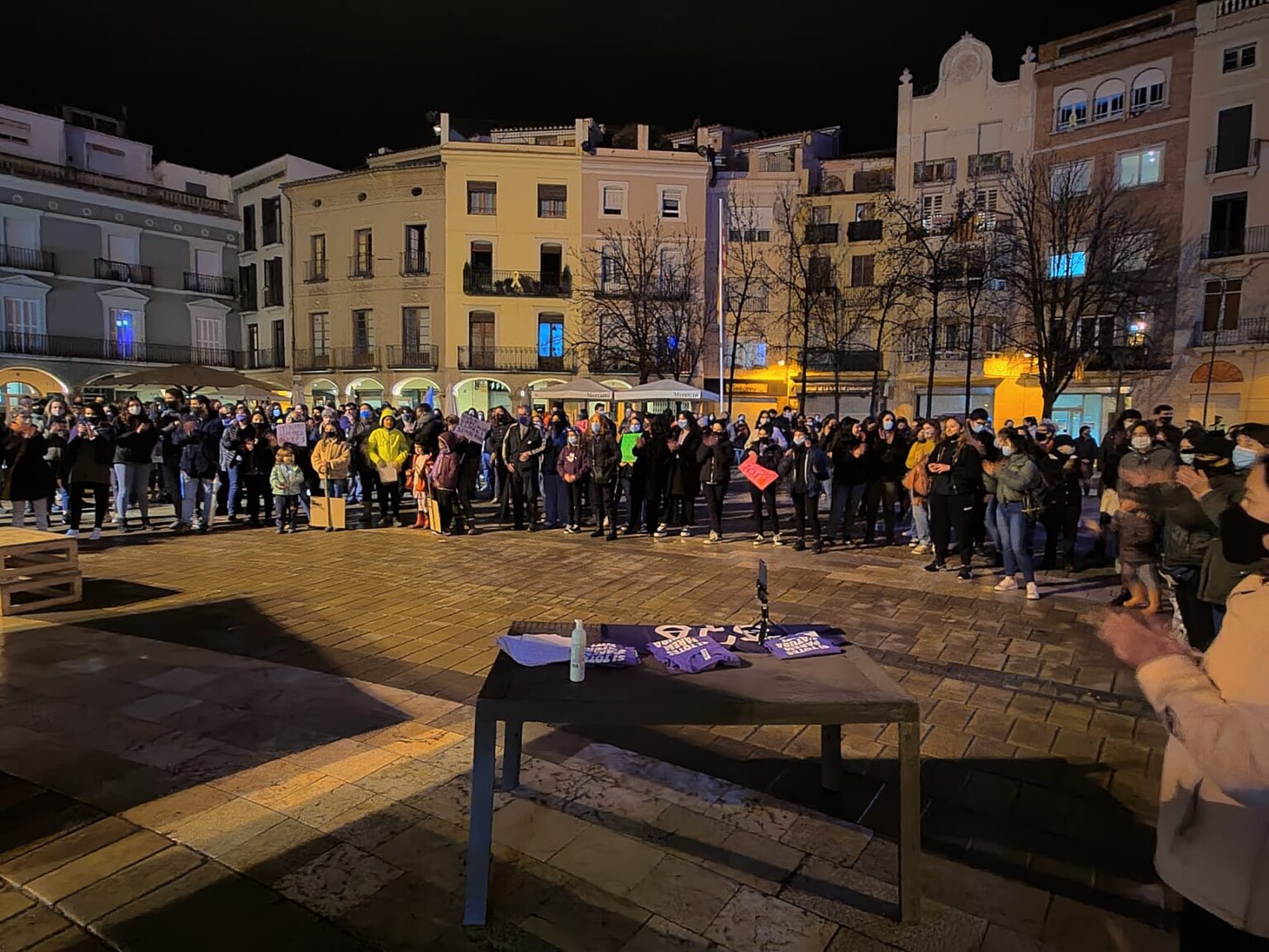 Concentració a Igualada en un 8 de març on ‘no hi ha pandèmia que ens pari’