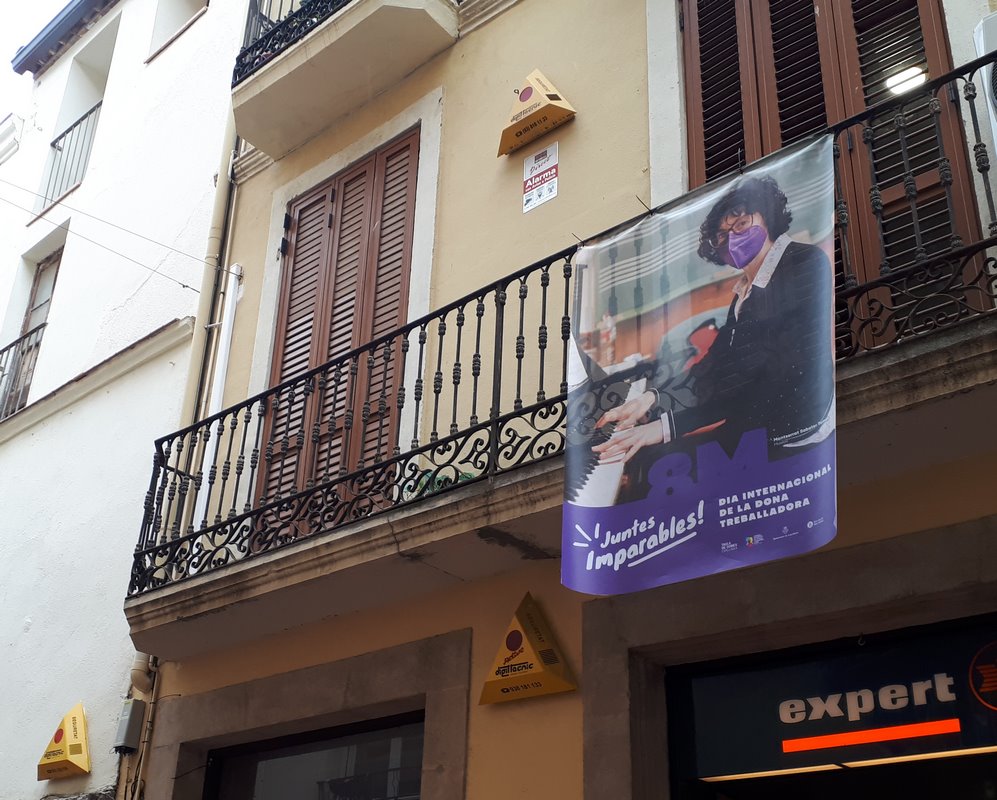 Capellades s’omple d’imatges de dones treballadores per commemorar el 8M