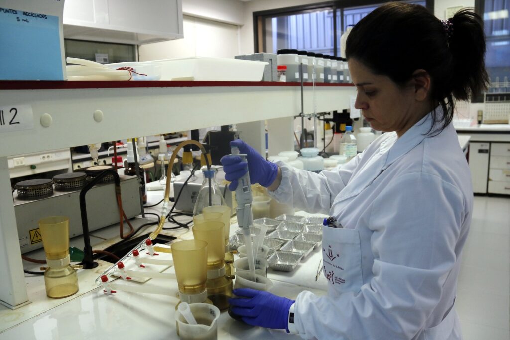 Investigadors del Campus Igualada-UdL fan més sostenible el procés d’adobar pells