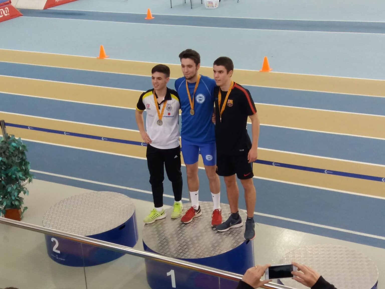 Tres medalles per atletes del CAI Petromiralles al Campionat de Catalunya Sub-18 en Pista Coberta