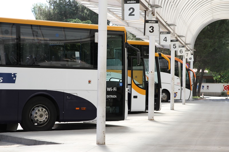 Poble Actiu porta al Parlament de Catalunya la proposta de bus nocturn entre Igualada i Barcelona