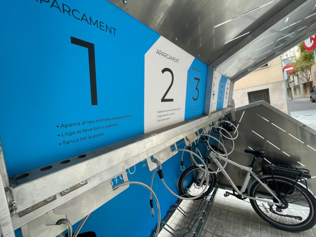Igualada estrena dos aparcaments per a bicicletes