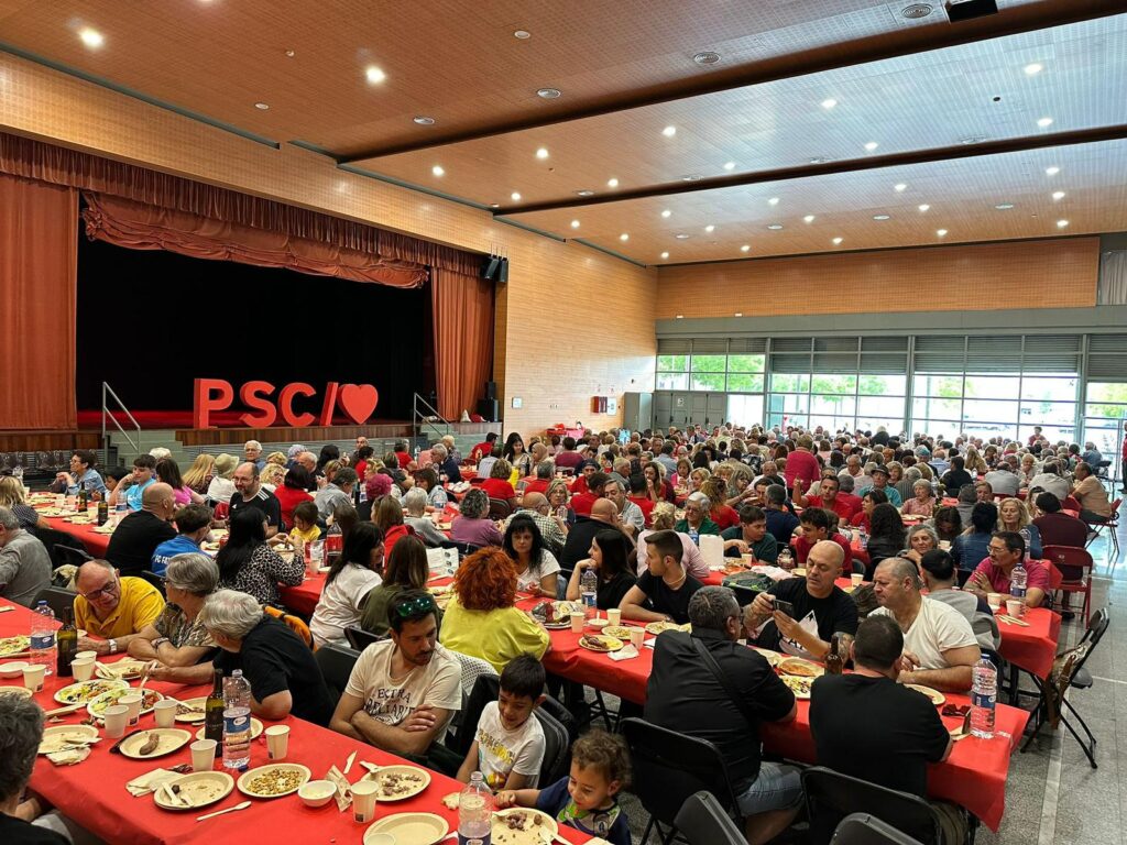 El PSC de Vilanova del Camí aplega més de 400 persones en una botifarrada popular
