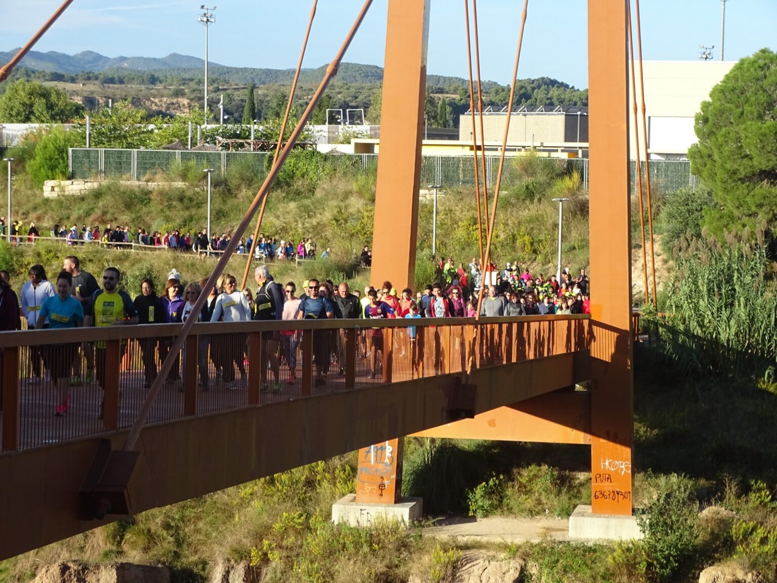 A punt la 4a Caminada Solidària La Petromiralles