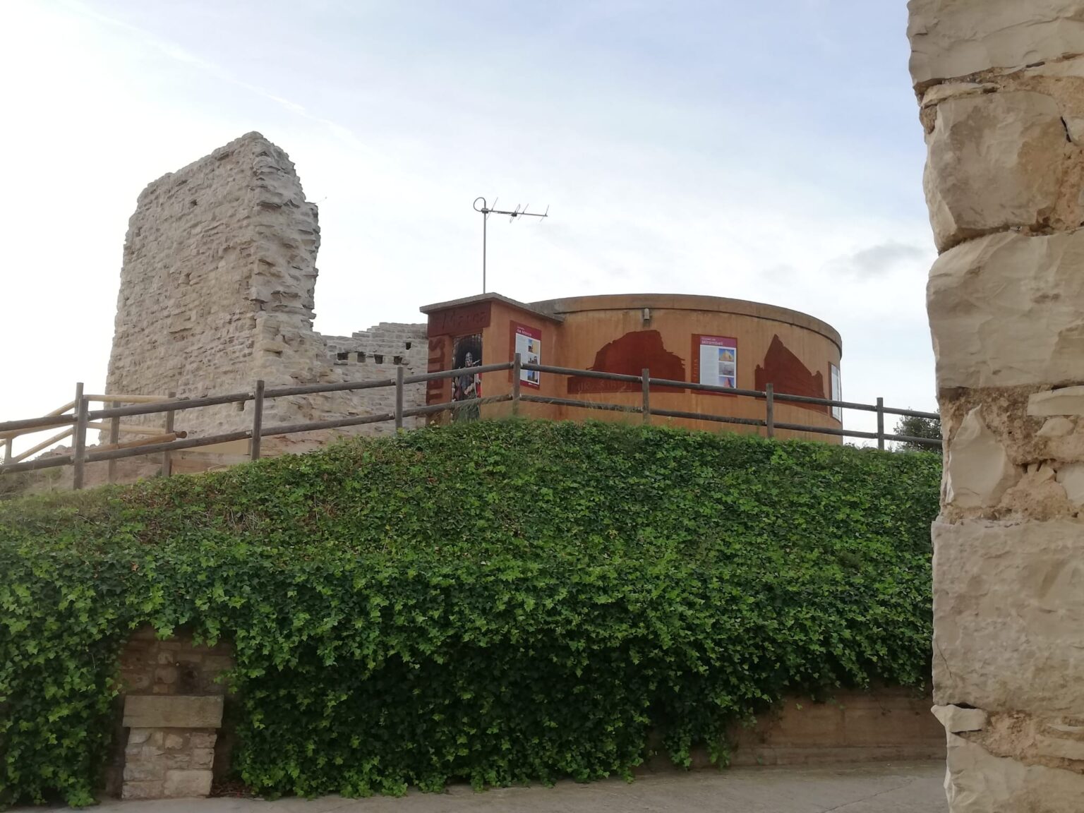 El Castell de Mirambell, a Calonge de Segarra, estrena l’espai “Castells de Marca”
