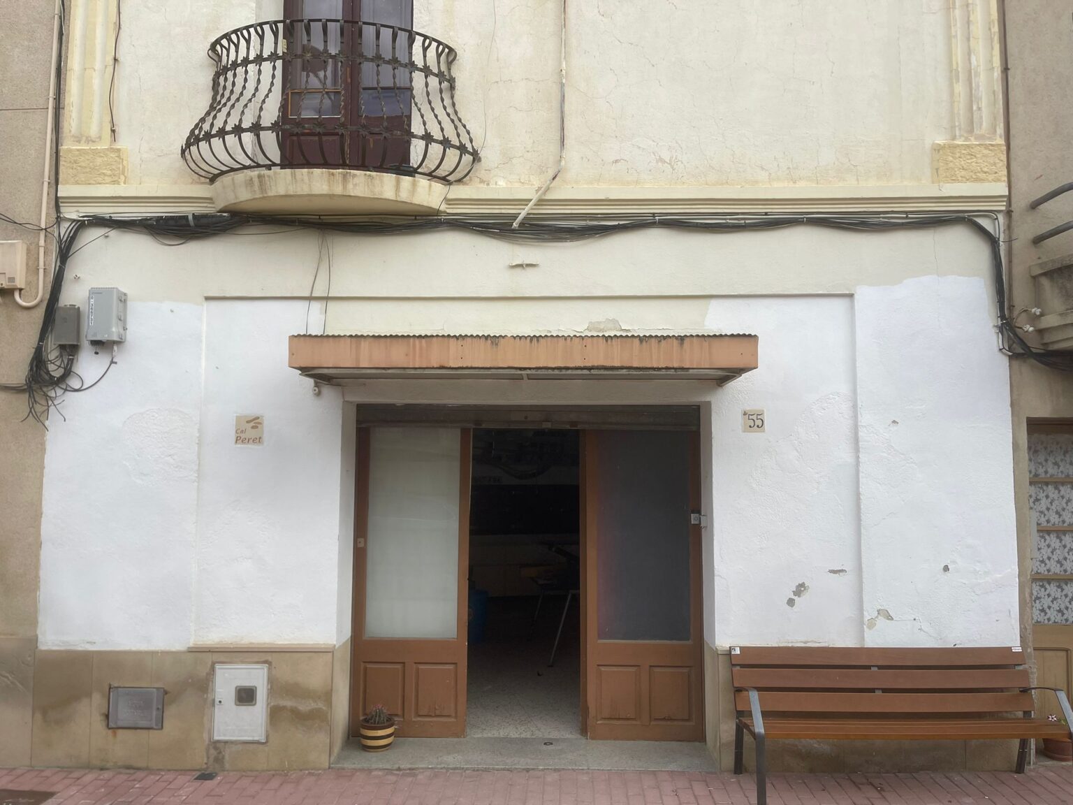 Castellolí ofereix casa i local a qui vulgui regentar una botiga al poble
