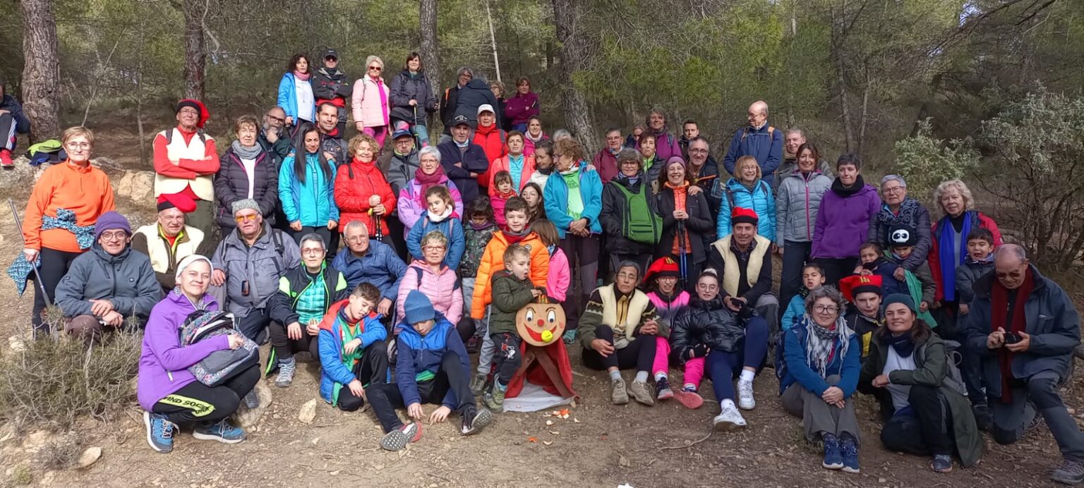 La Colla Excursionista de Vilanova celebra el Nadal amb la pujada del pessebre i la matinal del tió