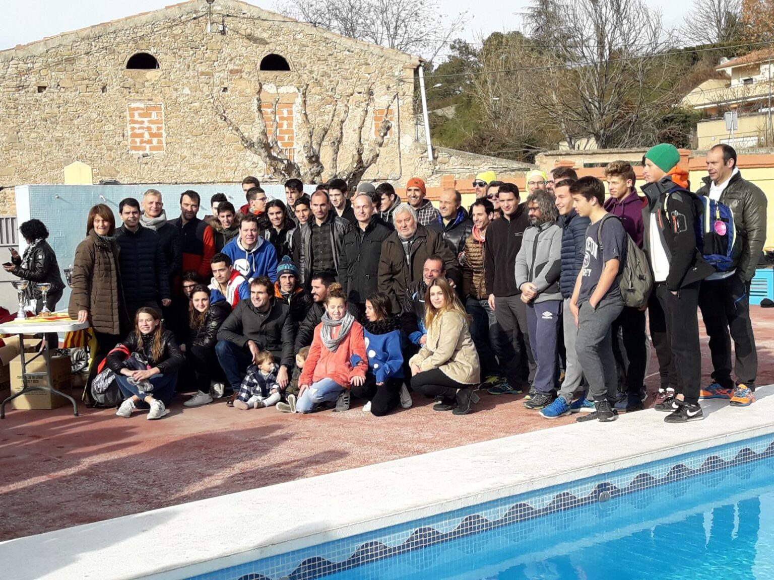 Més de 50 nedadors desafien el fred a la 79a Copa Nadal d’Igualada
