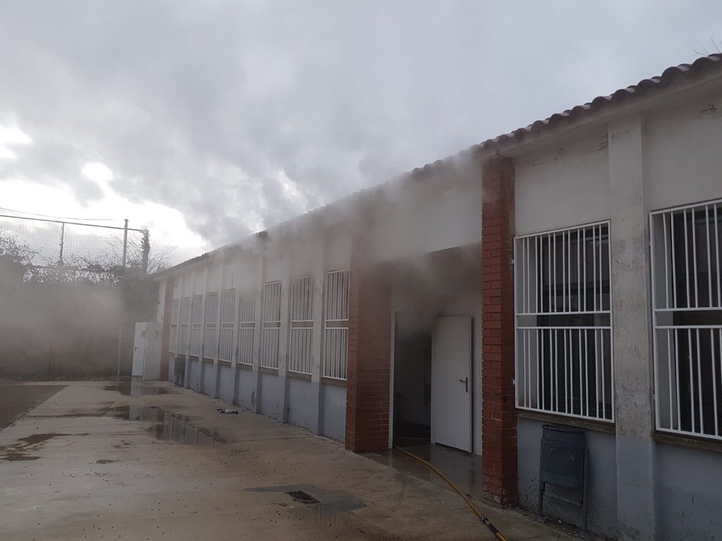 Ensurt a l’institut Salvador Claramunt de Piera per un incendi