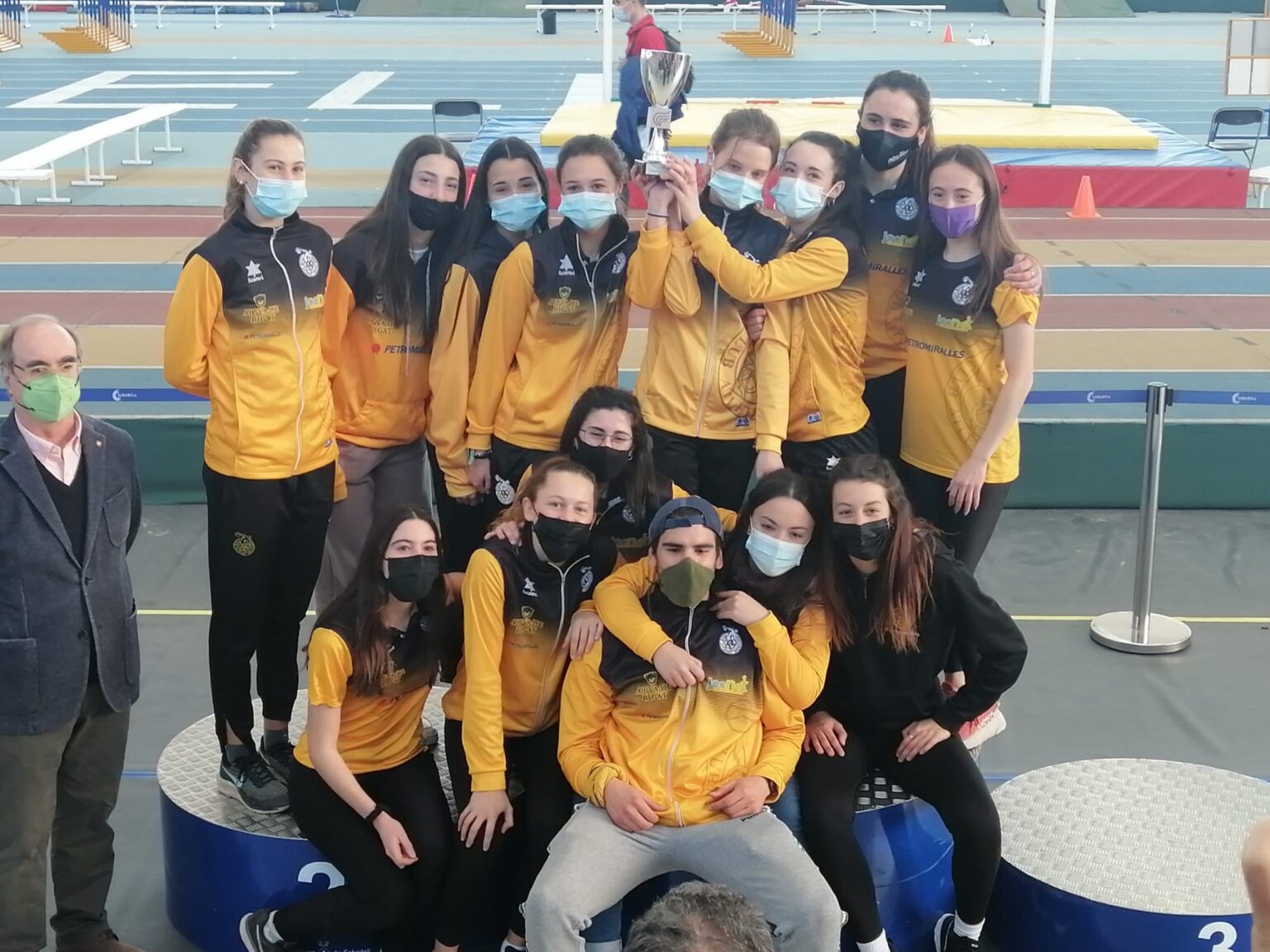 L’equip femení del CAI Petromiralles, Campiones de Catalunya “B” per clubs