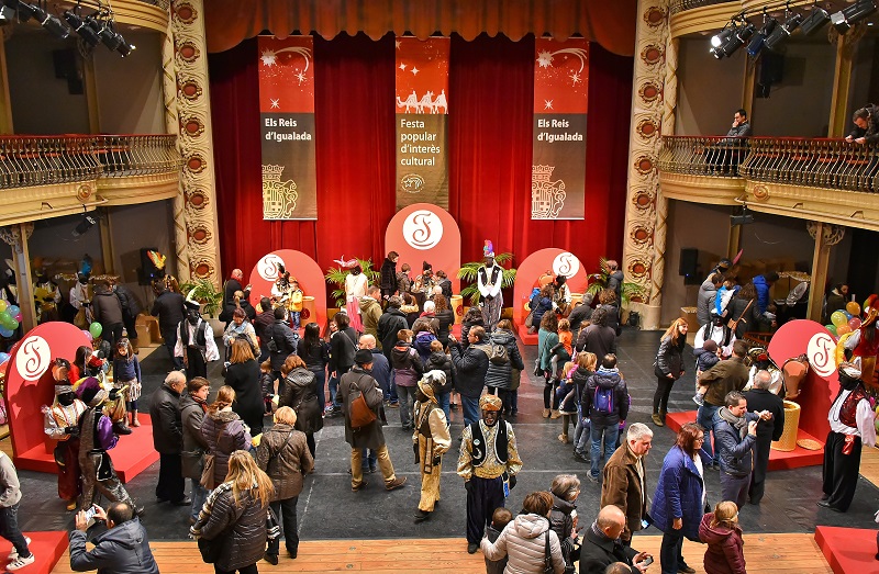 El Teatre Municipal l'Ateneu, ple el passat diumenge. Foto: Manel Marimon.