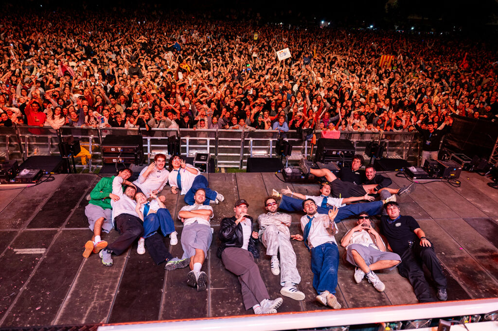 Milers de persones omplen el Parc Central en el concert de Figa Flawas per celebrar els 1.000 universitaris del campus Igualada-UdL