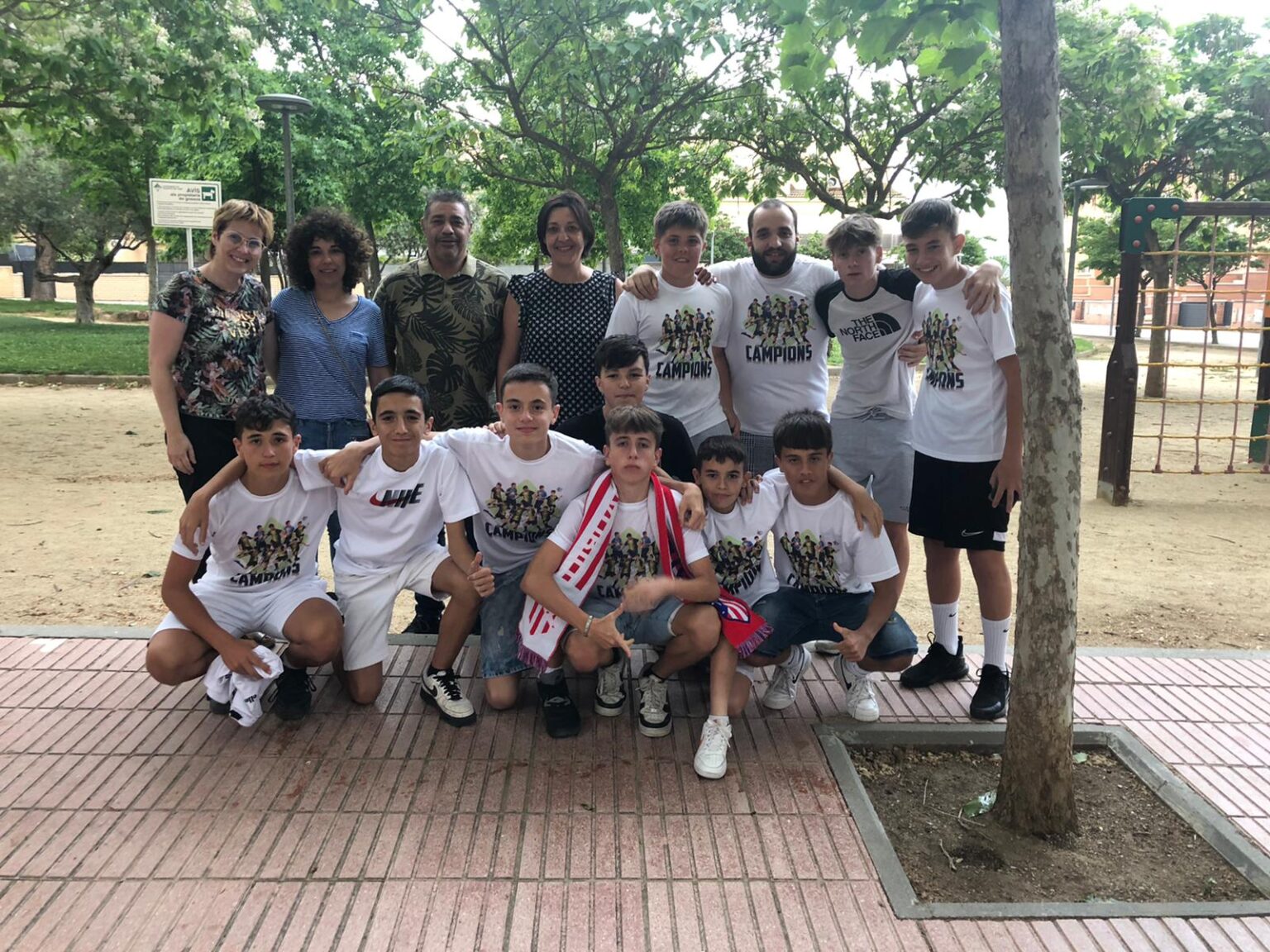L’Ajuntament de Vilanova celebra amb els infantils del FS Can Titó el títol de Campió de lliga i l’ascens a 1a Divisió