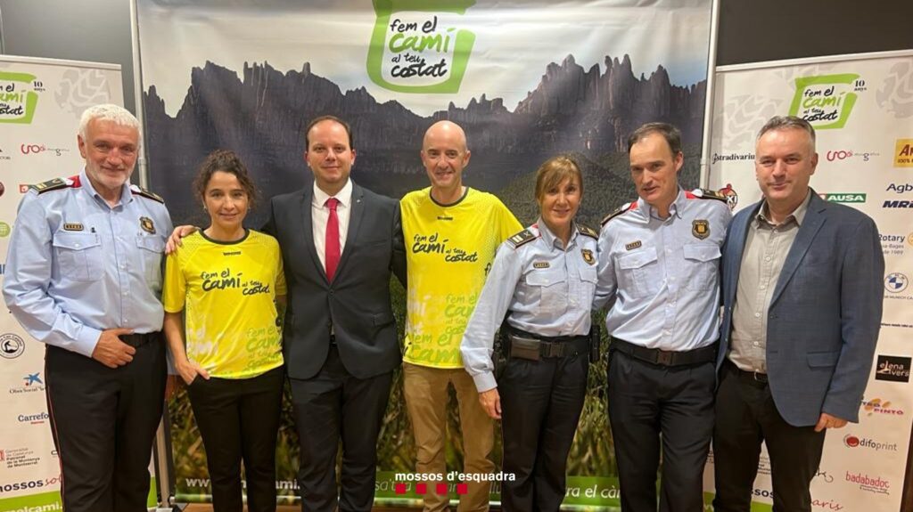 La caminada solidària dels Mossos d’esquadra lliura més de 75.000 euros als hospitals de la Catalunya central