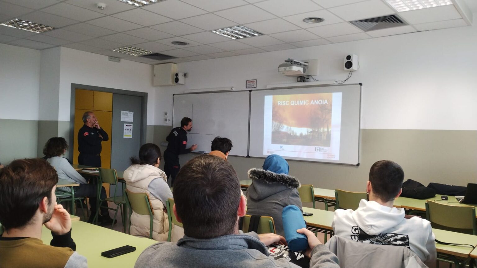 Empreses, Bombers i universitat reprenen el projecte d’analitzar els riscos de les companyies químiques de l’Anoia