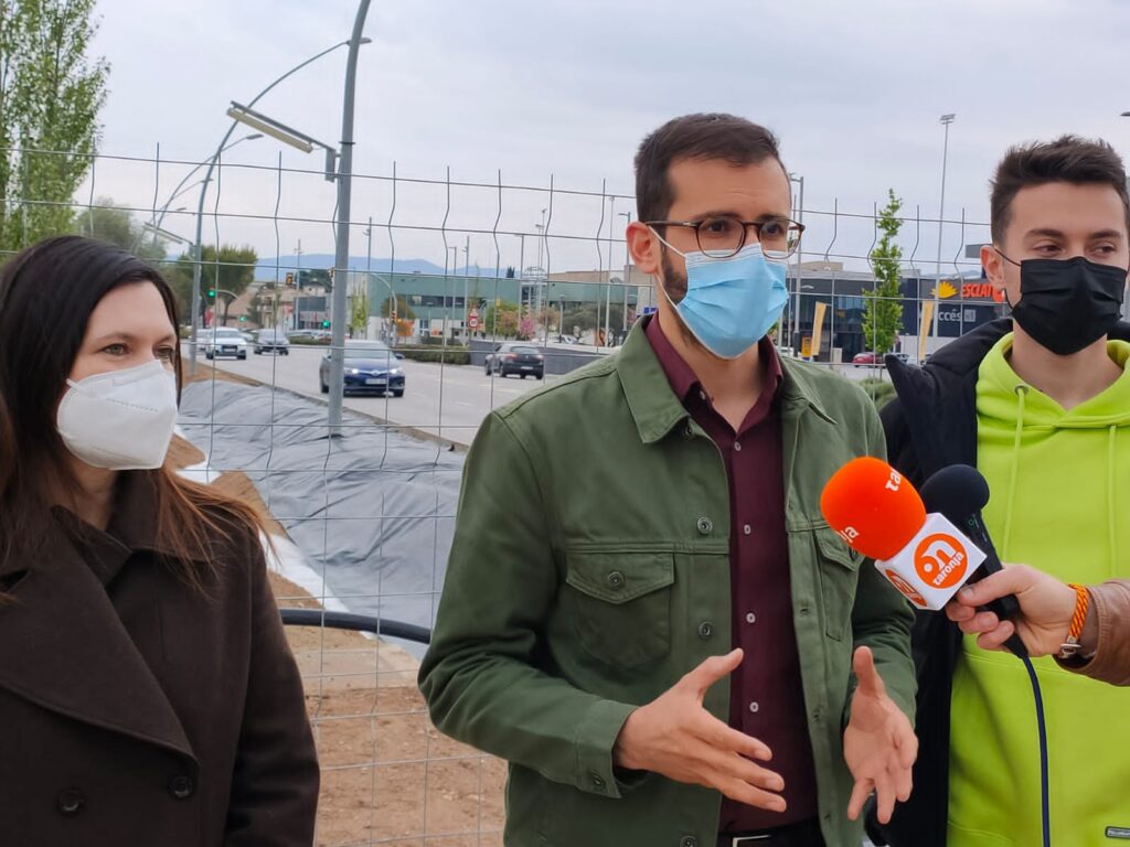 Igualada Som-hi denuncia que la ciutat ‘cada vegada està més bruta’ malgrat el sobrecost de 2 milions d’euros en el servei