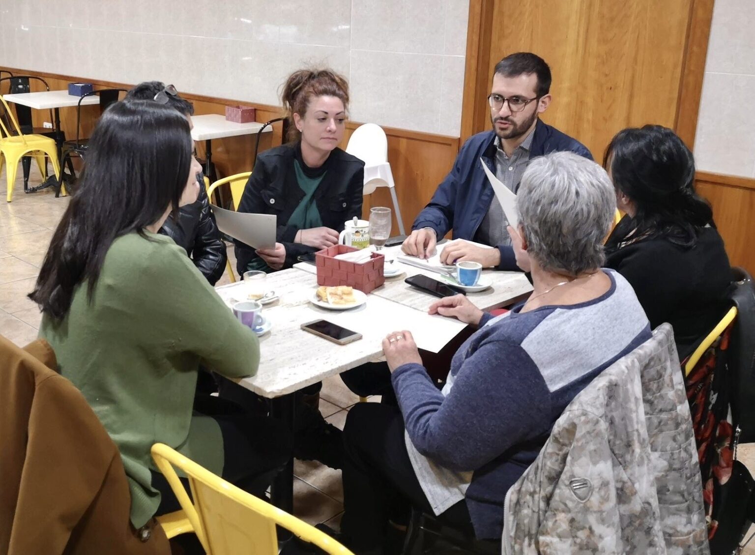 Igualada Som-hi explica les solucions que proposa per l’ascensor i les escales mecàniques a les associacions de veïns del Poble Sec i Fàtima