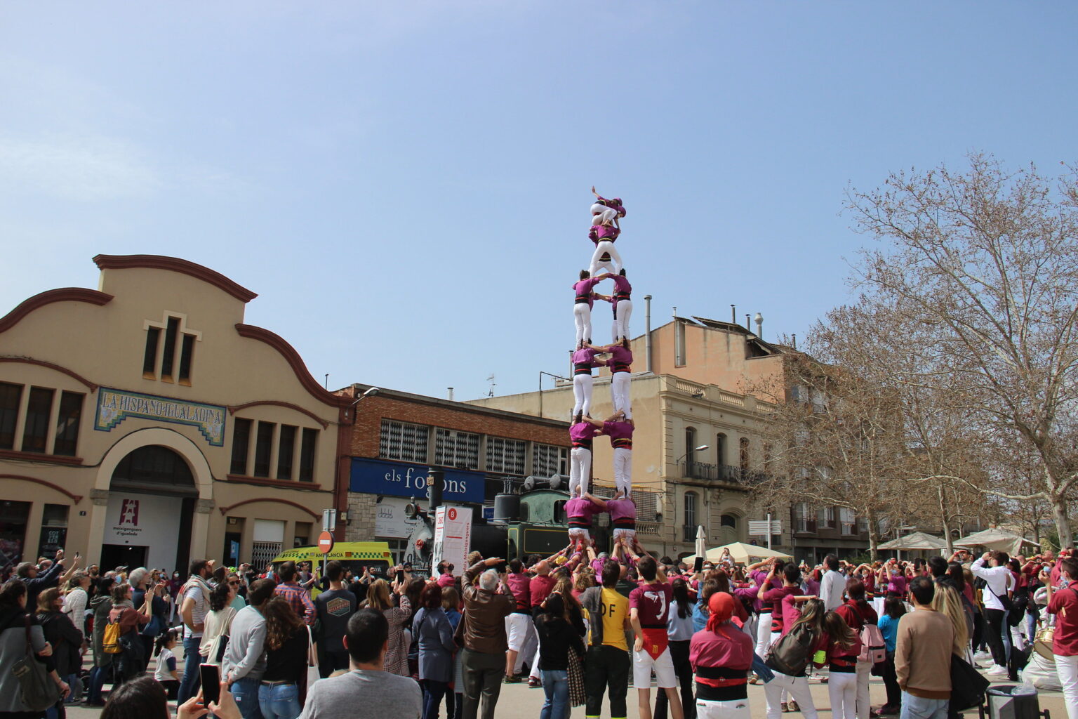 Els Moixiganguers d’Igualada descarreguen el primer castell de 8 de la temporada