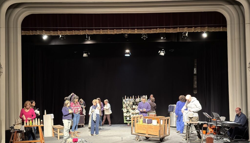 Un nou grup de teatre de Capellades s’estrenarà dissabte amb «La fàbrica» de Miquel Martí i Pol