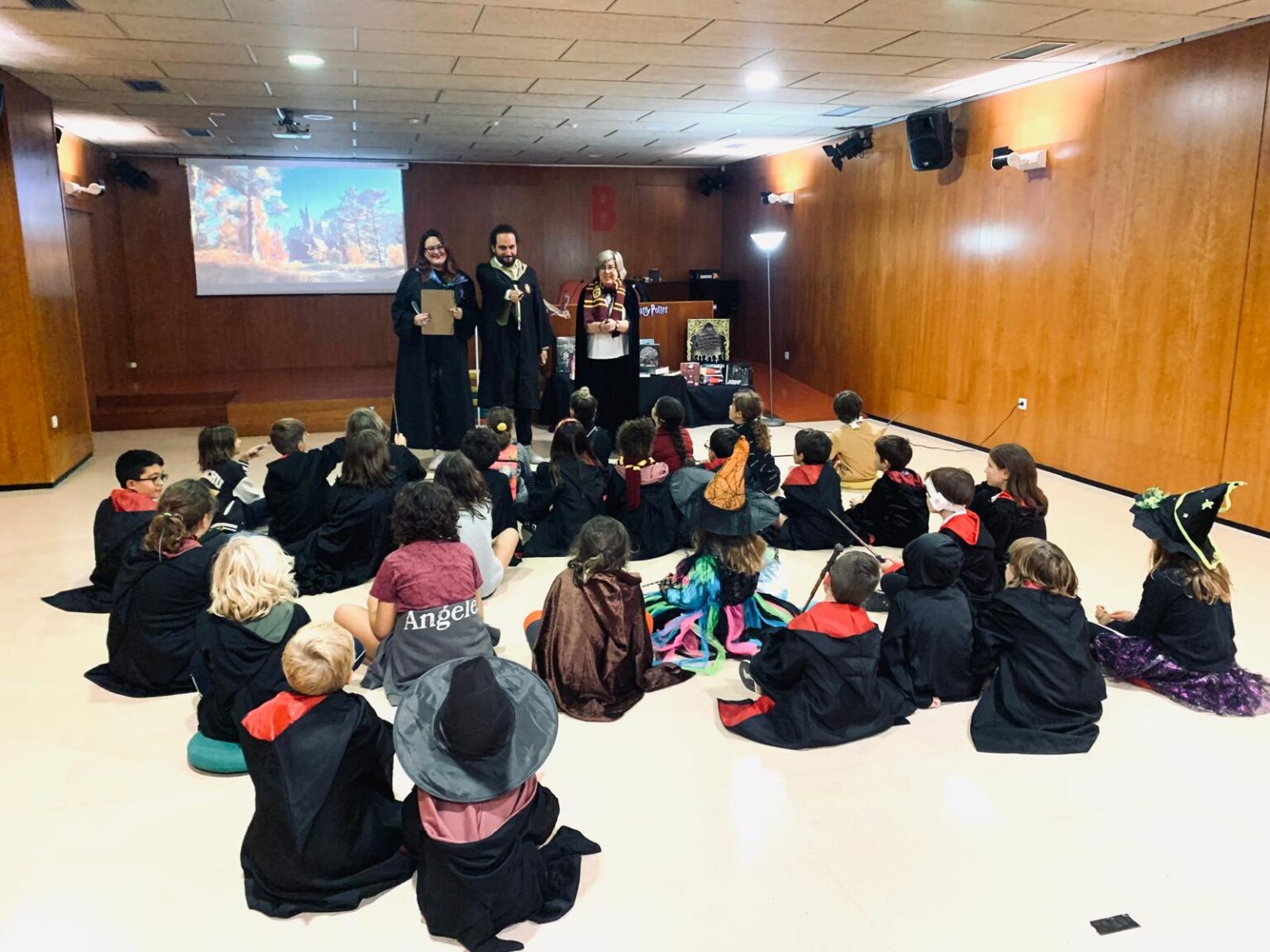La Biblioteca Central d’Igualada celebra amb èxit el primer Harry Potter Book Day