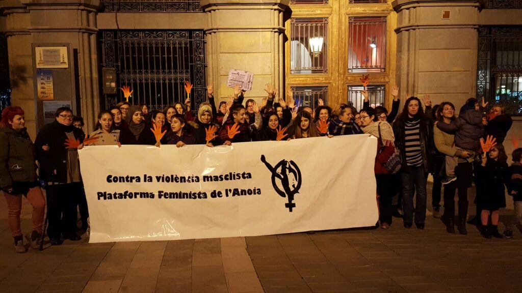 La Plataforma Feminista de l’Anoia s’estrena amb una concentració de rebuig a la darrera agressió