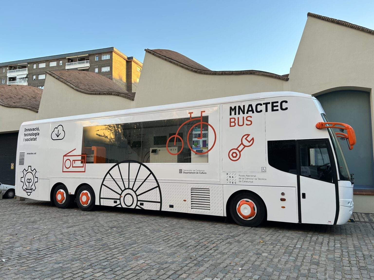 El bus del Museu Nacional de la Ciència i la Tècnica de Catalunya visitarà Igualada