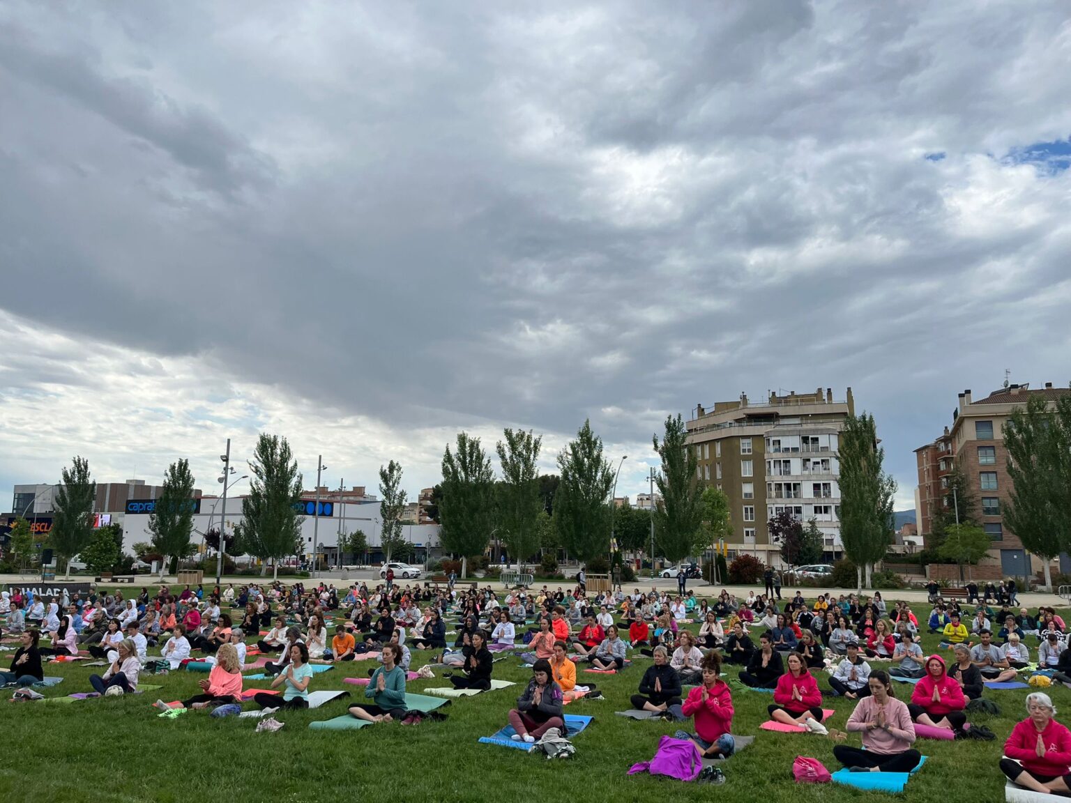 La tercera edició de l’Igualada Ioga Music supera els 350 participants