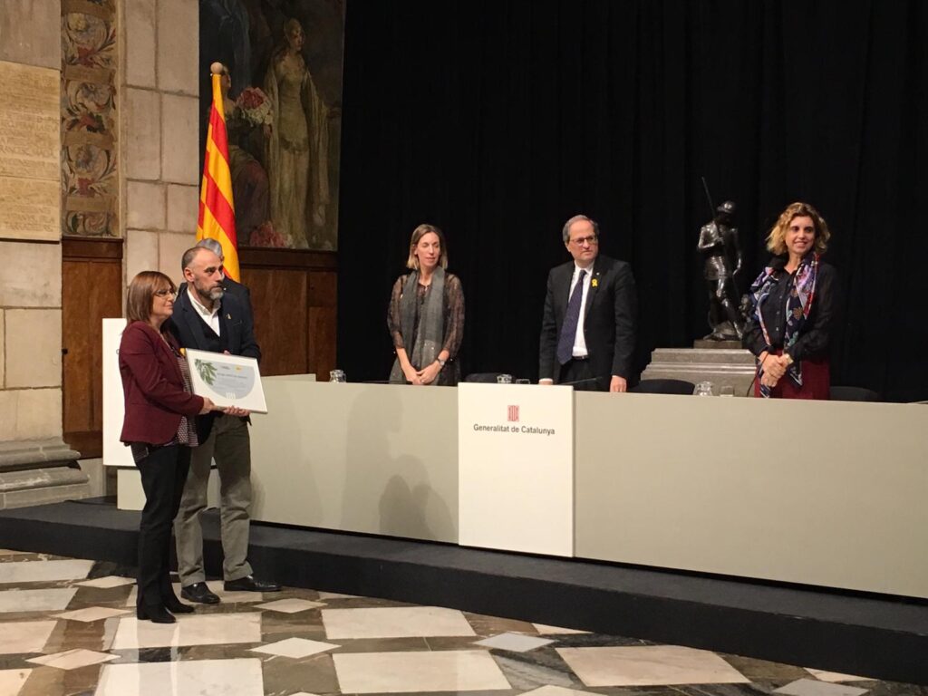 El president Quim Torra lliura a Calaf el reconeixement a les seves ‘botigues antigues’