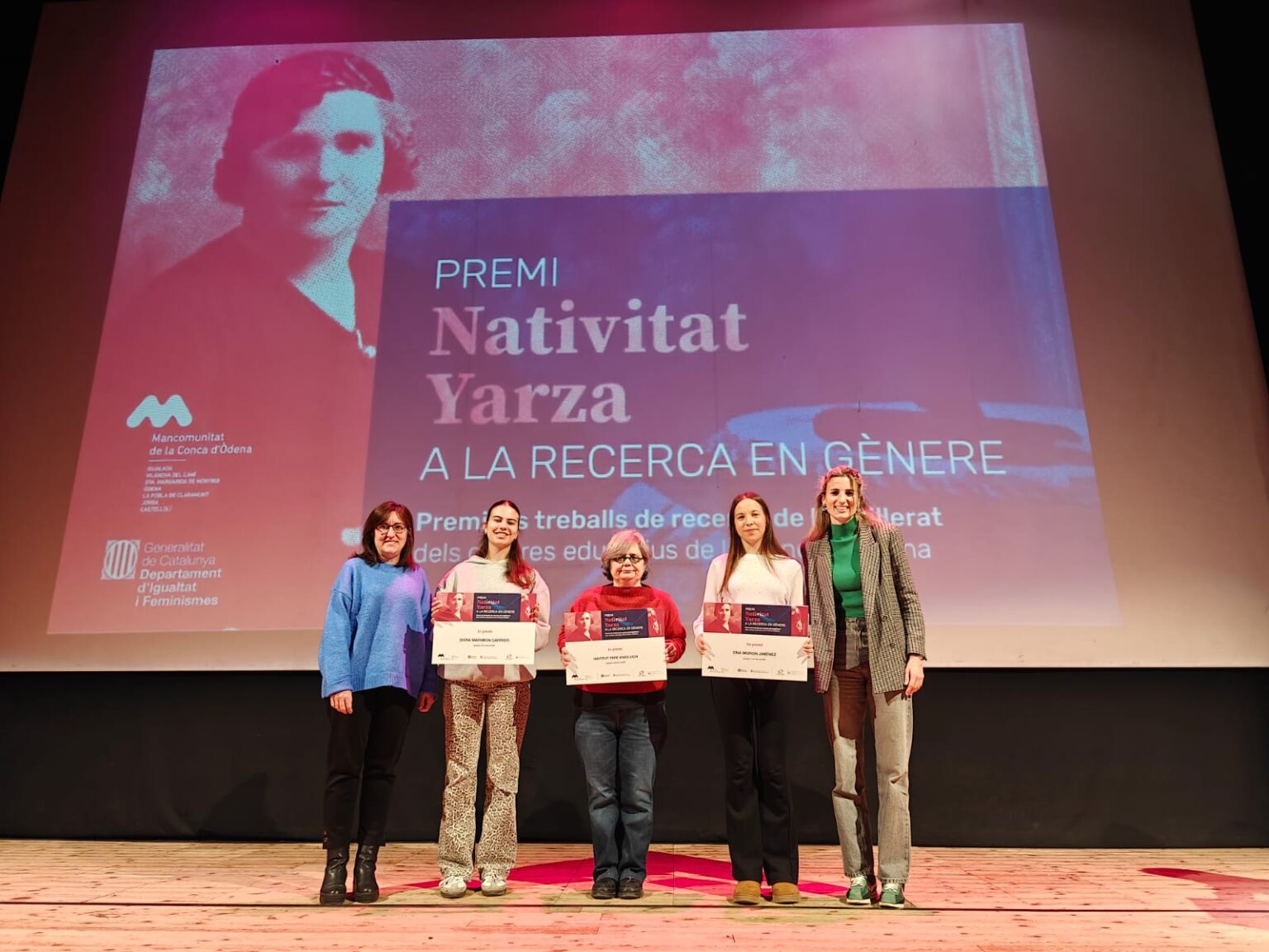 Dues alumnes del Pere Vives Vich guanyen els Premis de recerca Nativitat Yarza amb treballs sobre dones trans i alopècia femenina