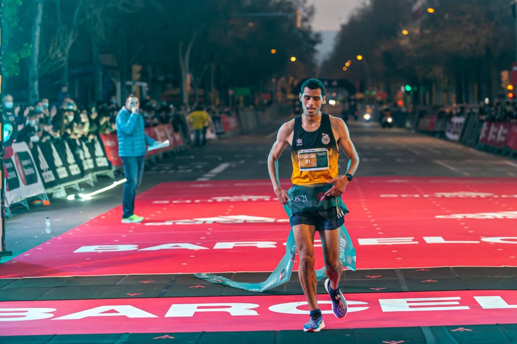 Lahcen Ait Alibou (CAI Petromiralles), guanyador absolut en 10 Km. a la Cursa dels Nassos de Barcelona