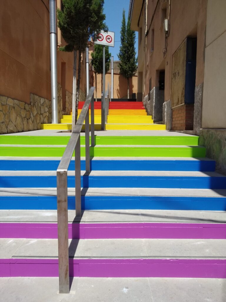 L’Anoia commemora el dia de l’orgull LGBTI esquivant la prohibició de banderes irisades als edificis públics