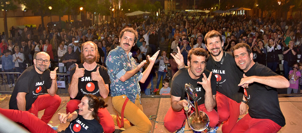 El Teatre de l’Aurora celebra 25 anys omplint la plaça de Cal Font