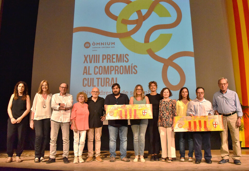 L’Agrupació Sigarra i Carles Ma. Balsells recullen els Premis al Compromís Cultural