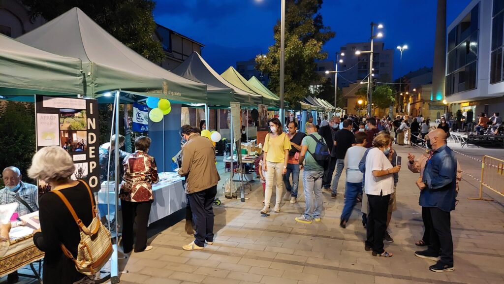 L’Octubre Solidari d’Igualada arrenca amb la Mostra d’entitats