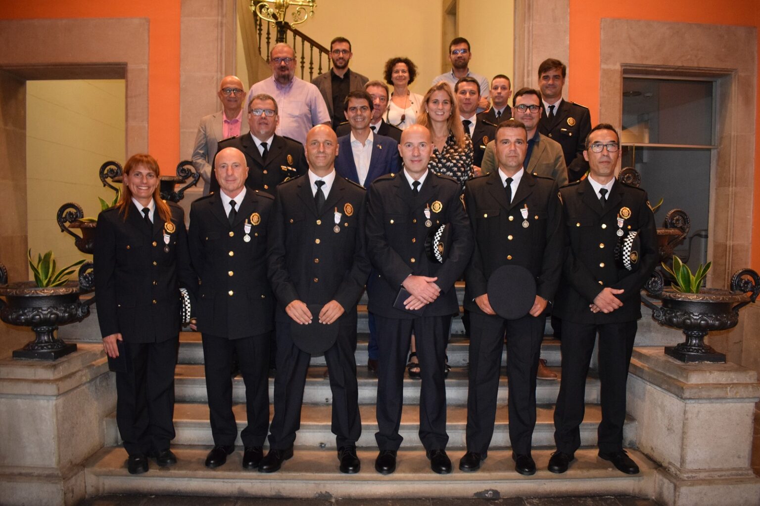 L’Ajuntament d’Igualada lliura medalles de permanència a sis agents de la Policia Local