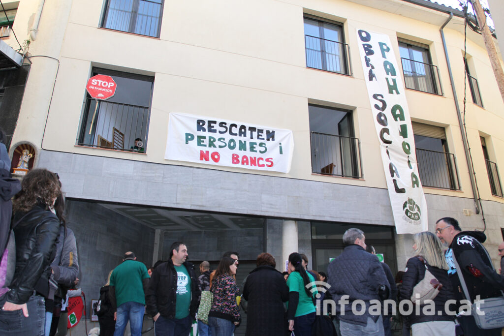 La Sareb vol desallotjar les famílies del bloc ocupat per la PAH a Capellades