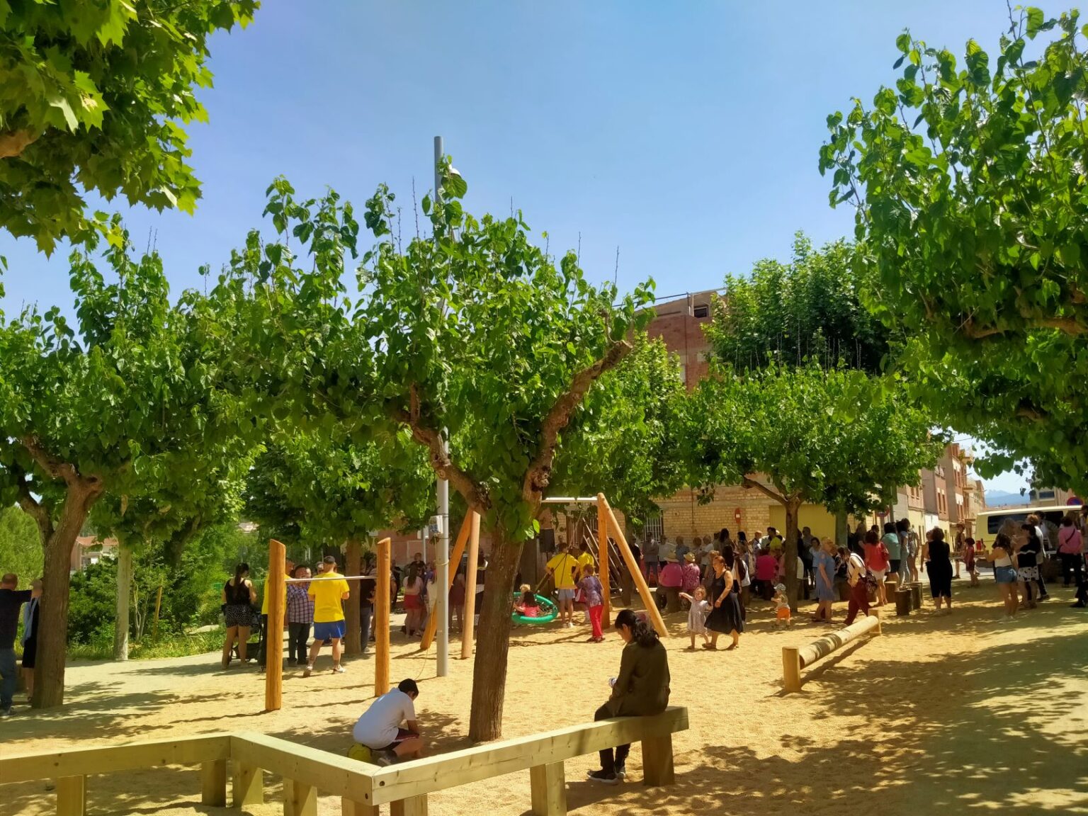 Montbui inaugura la reformada Plaça de la Unió