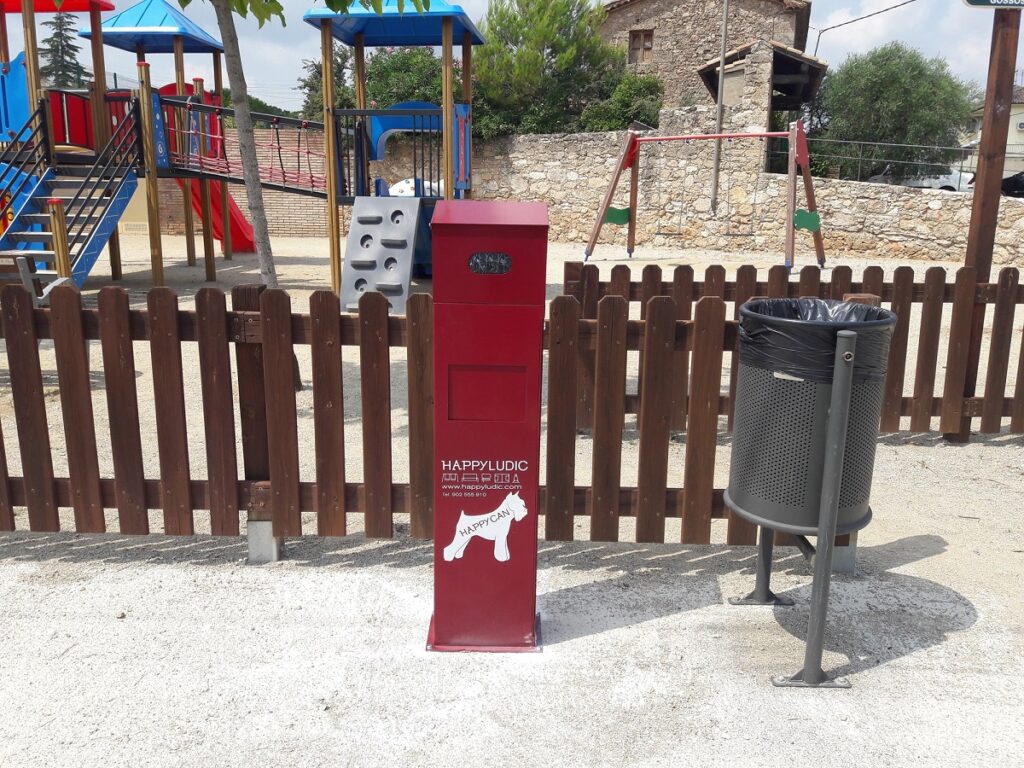 L’Ajuntament de la Pobla de Claramunt instal·la papereres canines