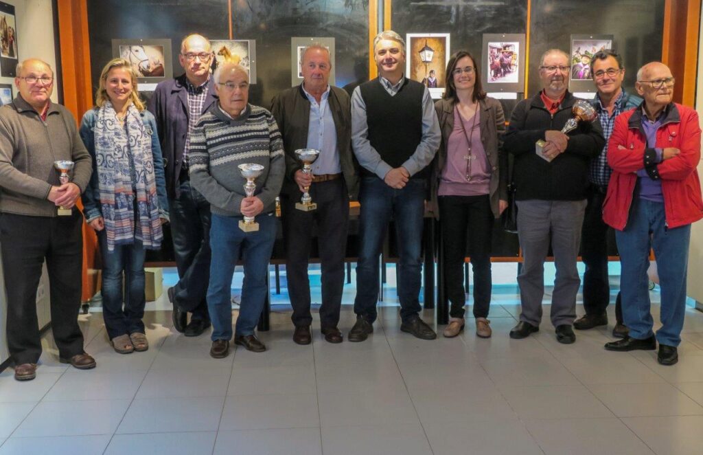 Els traginers lliuren els premis del concurs fotogràfic dels Tres Tombs