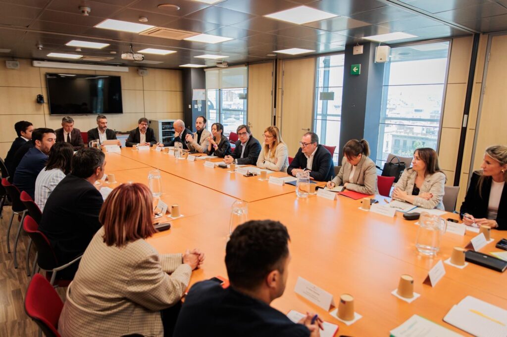 L’Associació de Municipis de l’Arc Metropolità de Barcelona es reuneix amb la consellera d’Interior