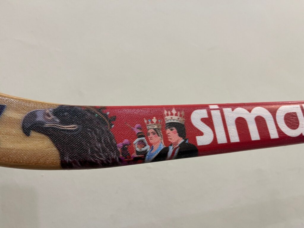 L’Igualada Hoquei Club estrena sticks personalitzats amb diferents imatges de la ciutat