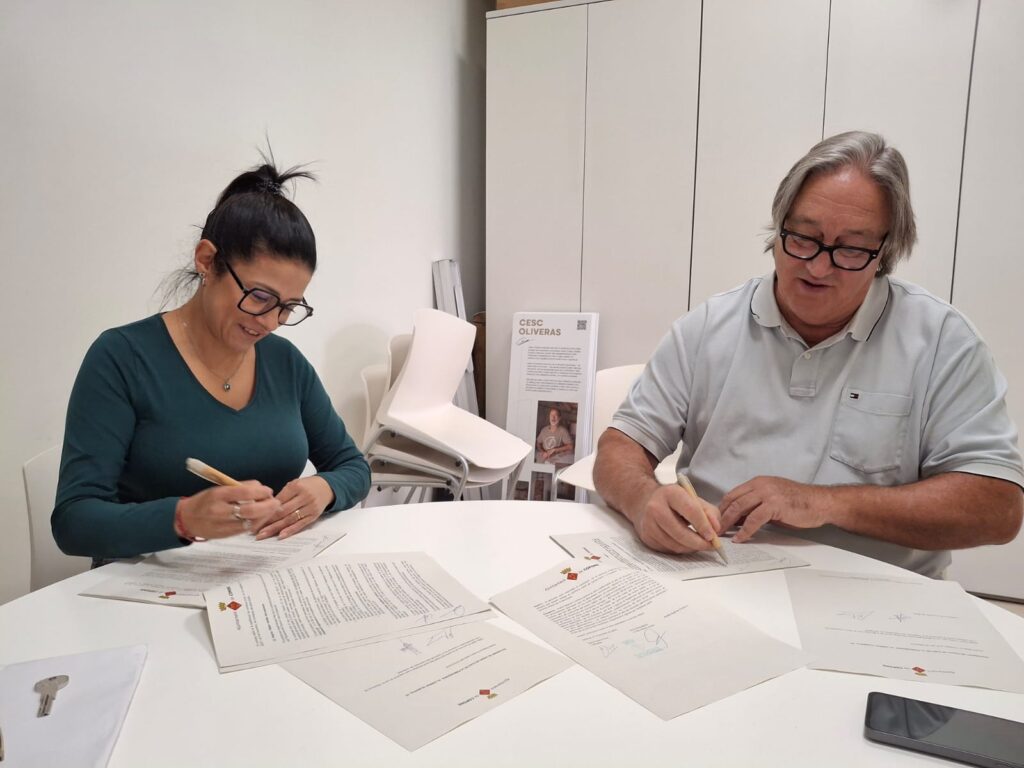 Copons continua recuperant vida comercial amb una perruqueria